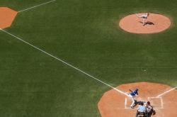 TheShy在曼联比赛中战术调整，刷新纪录引发热议！比赛高潮迭起